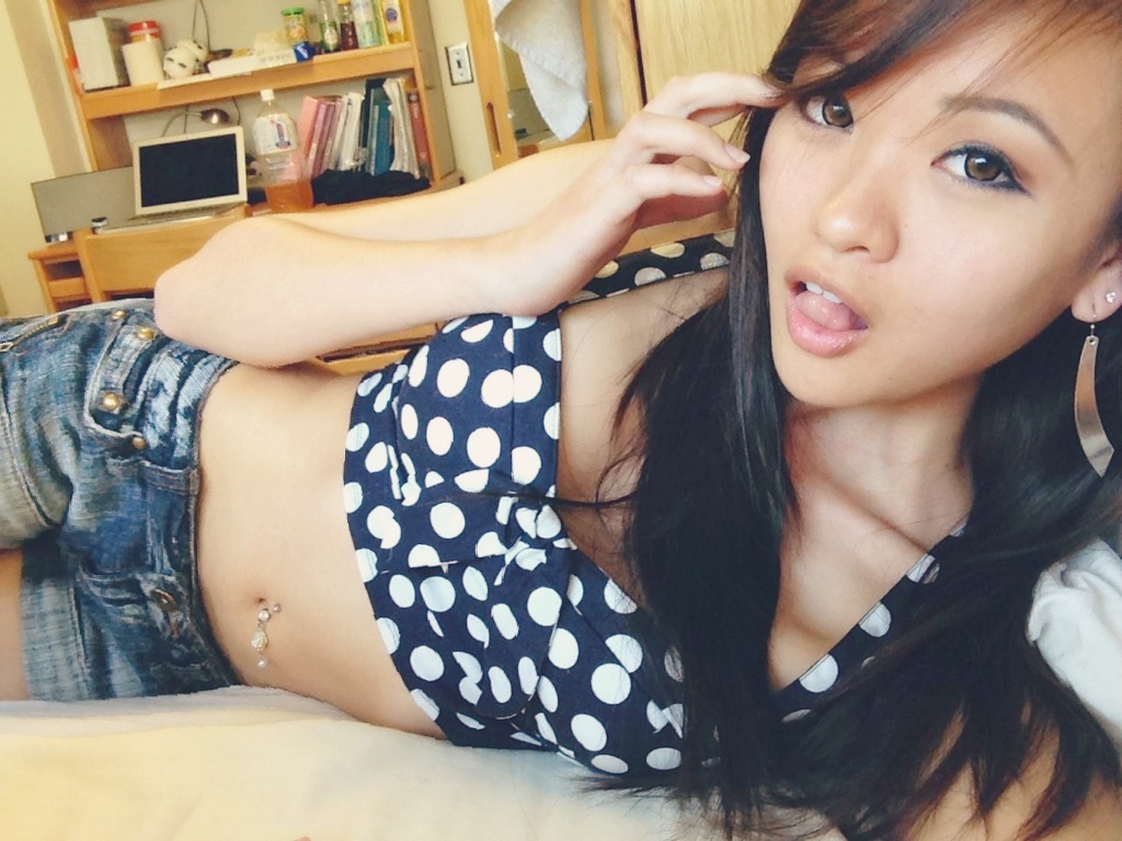 Asian teen strips shows curves